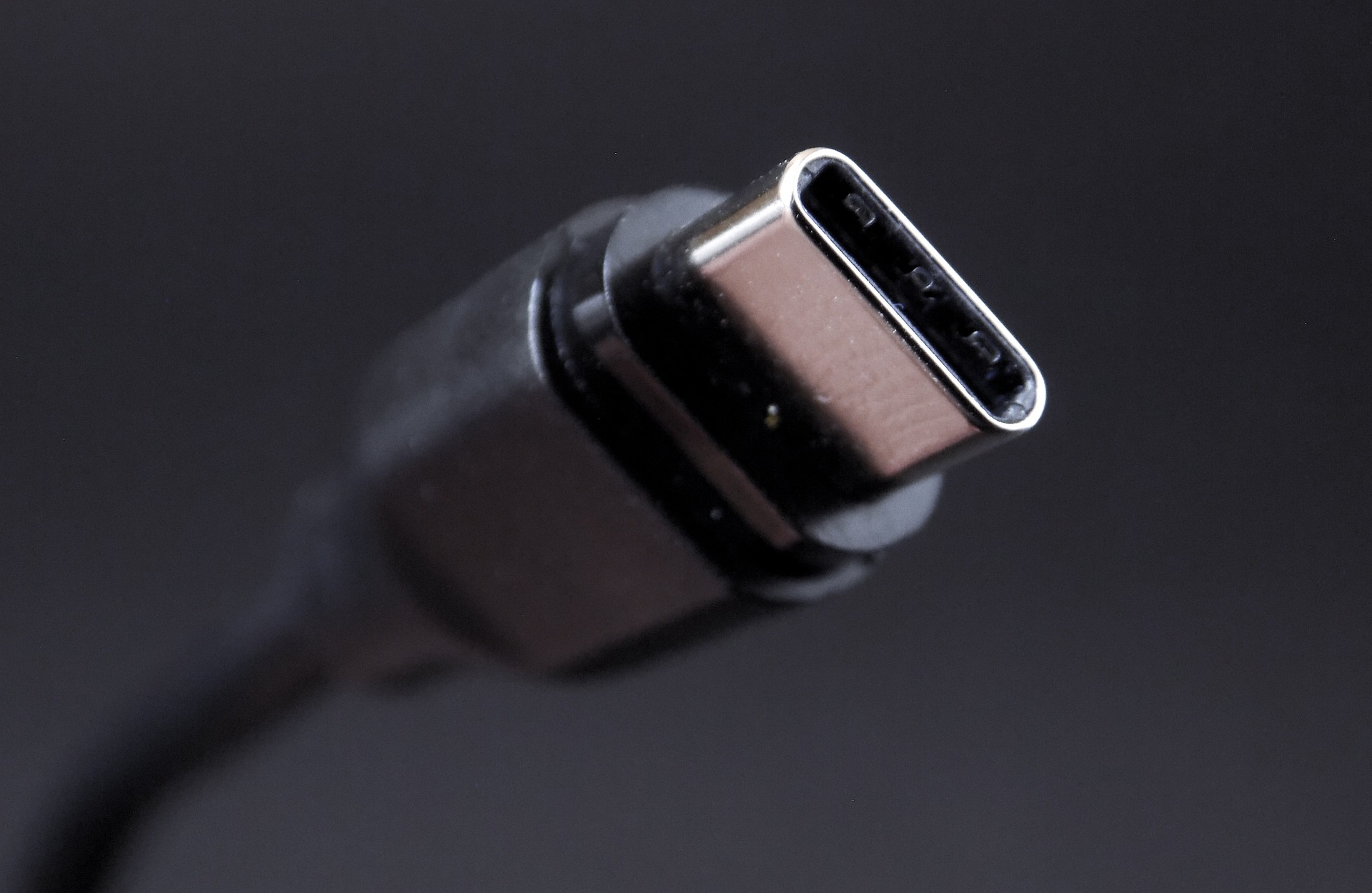 Tudnivalók az USB-C csatlakozóval kapcsolatban