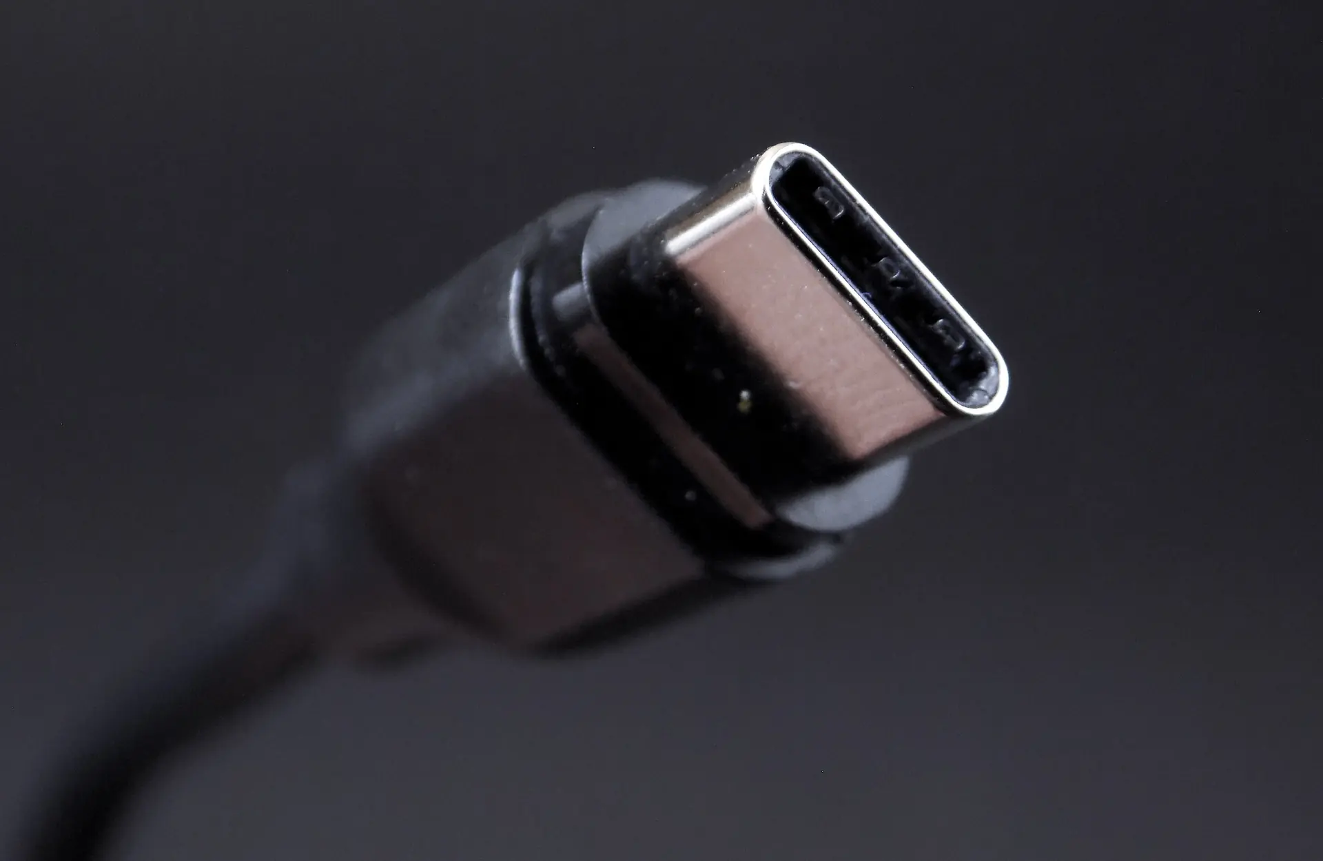 Tudnivalók az USB-C csatlakozóval kapcsolatban